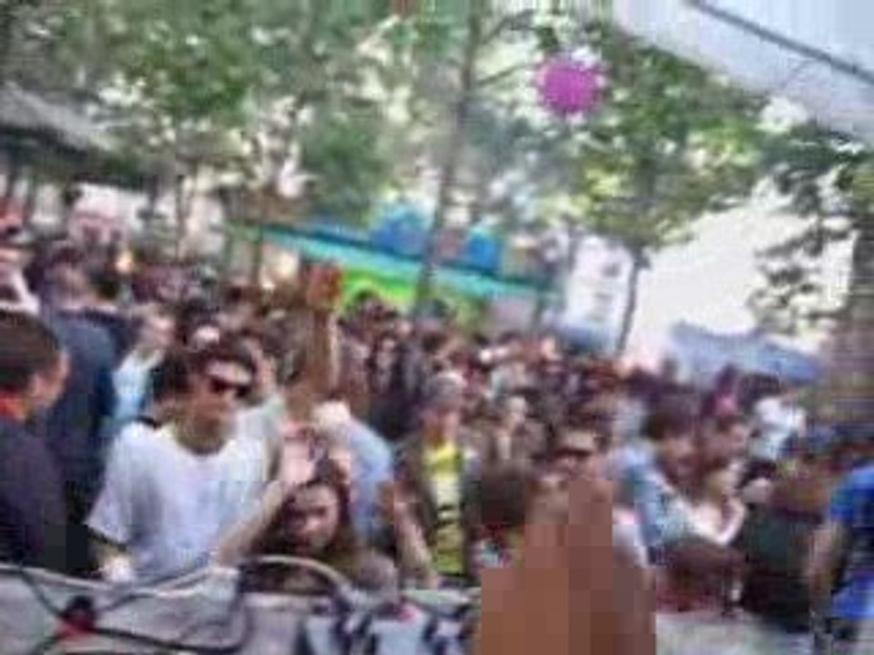 FDLM 21.06.09 by noSoup/noSleep place des abbesses part1