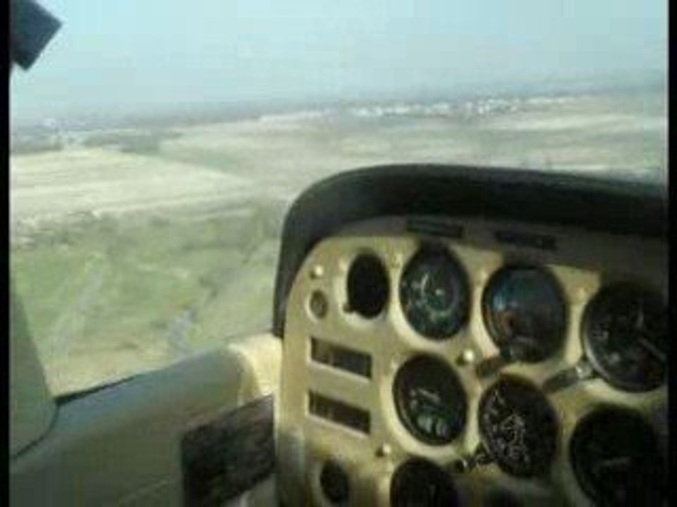 finale piste 10 sur l'aérodrome de royan LFCY