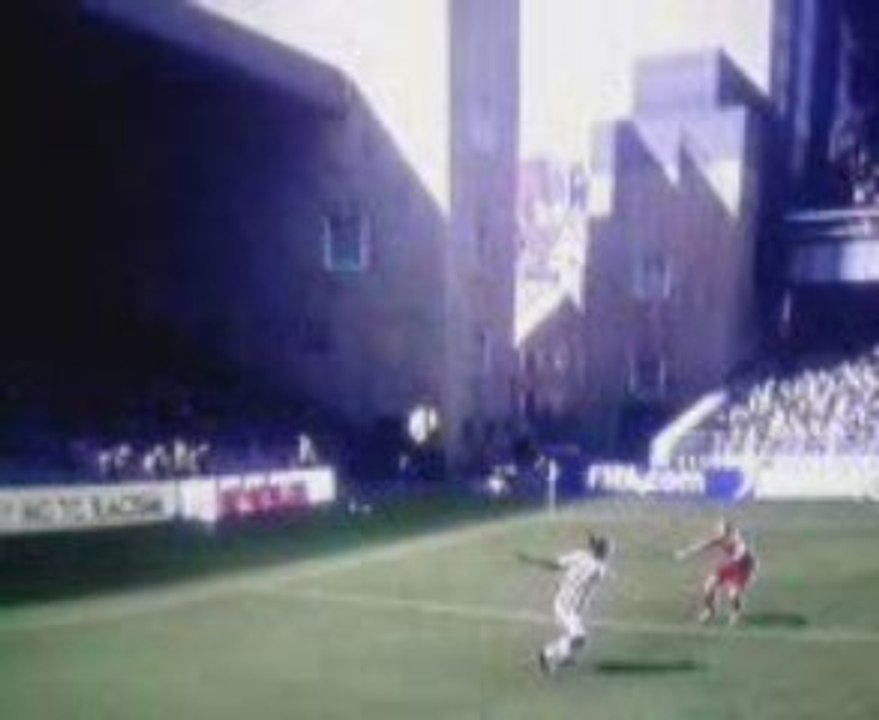 Magnifique But de Dirk Kuyt retournée acrobatique Fifa 09