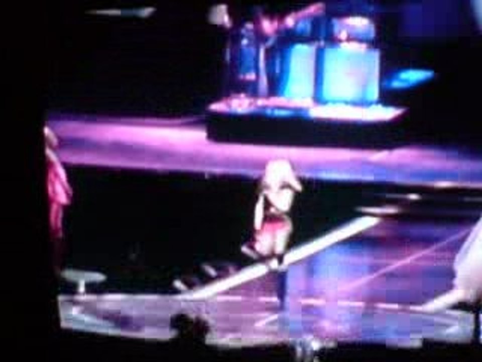 SHE´S NOT ME   (BITCH!) Madonna live in Mexico