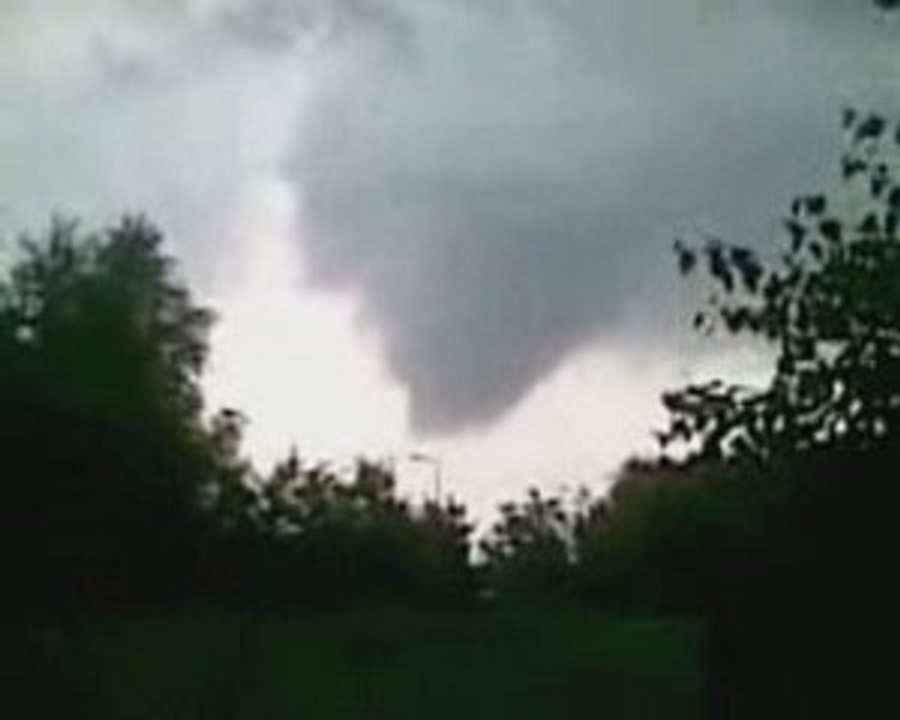 Trąba powietrzna nad Mielcem