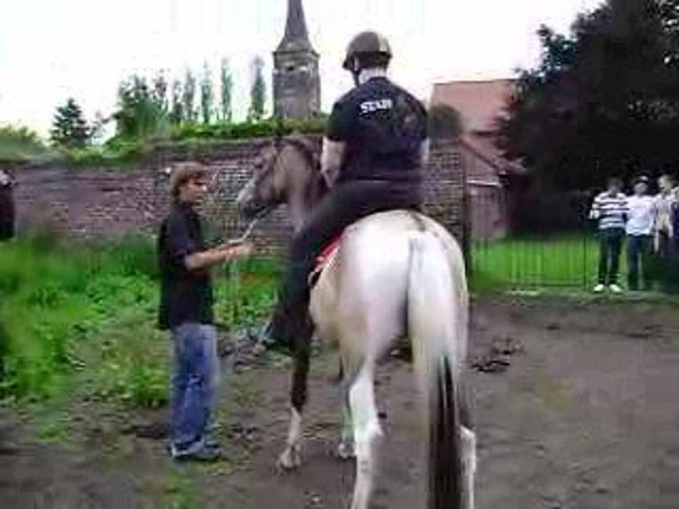 Xiapi qui monte à cheval ;)