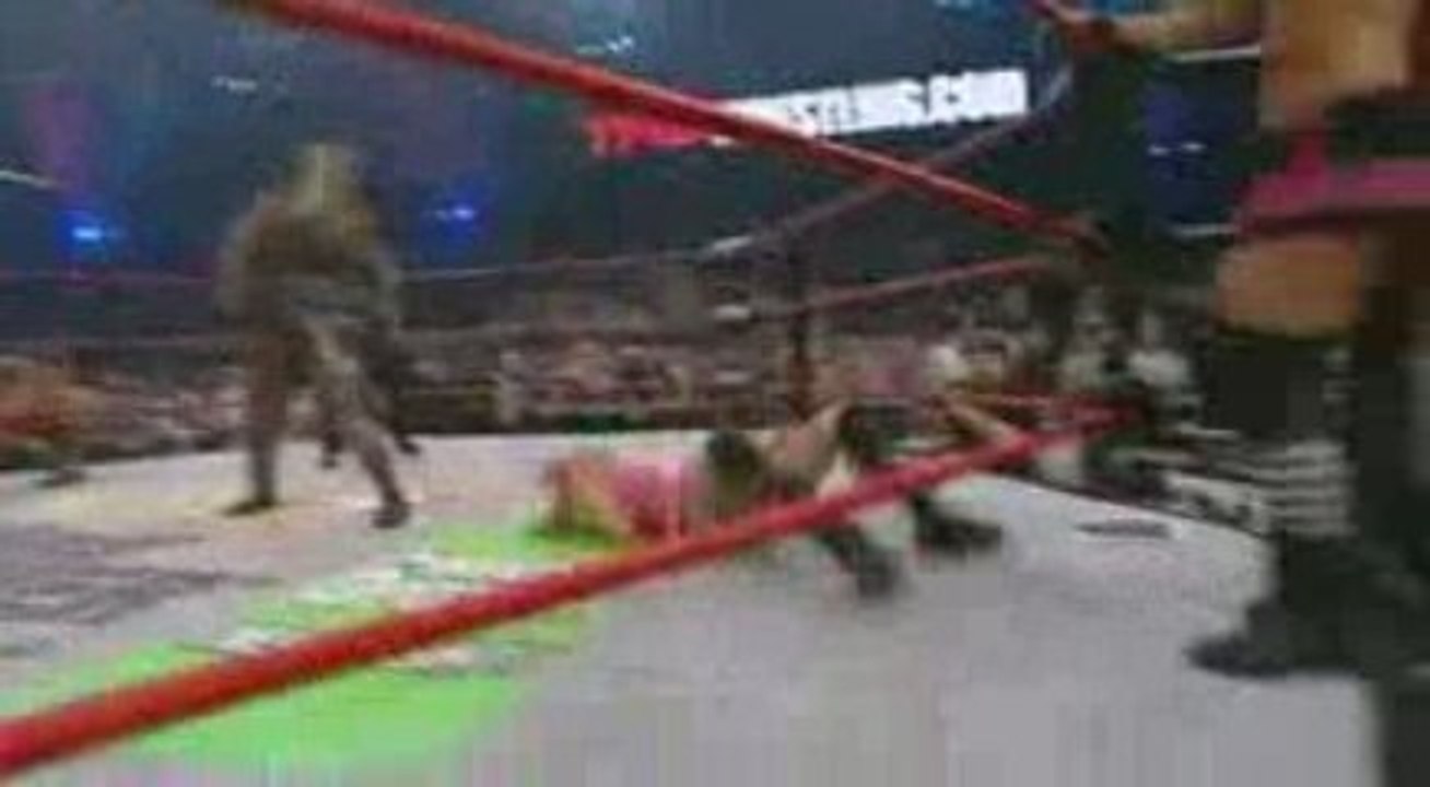 Tara & Awesome Kong vs Beautiful People