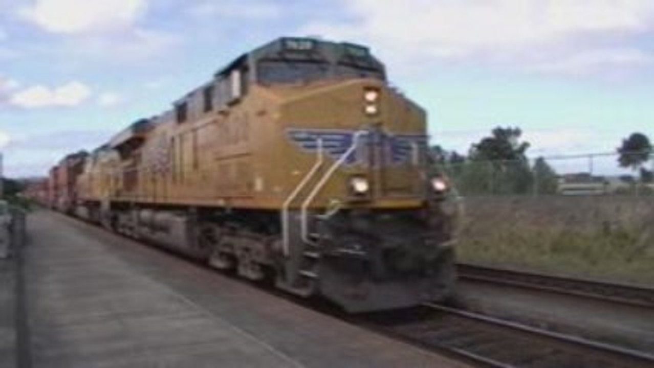UP #7628 W/ a Hotshot