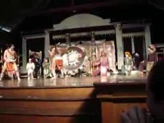 show fantasia India con cuchillos arcos y flechas ..los omar