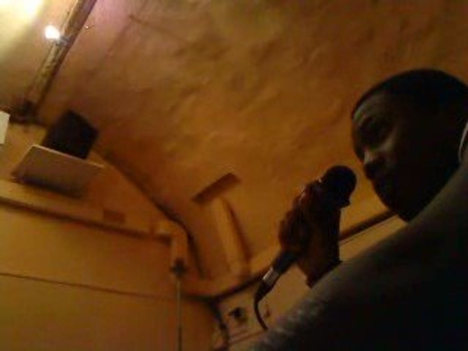 louis (louisard) au karaoké