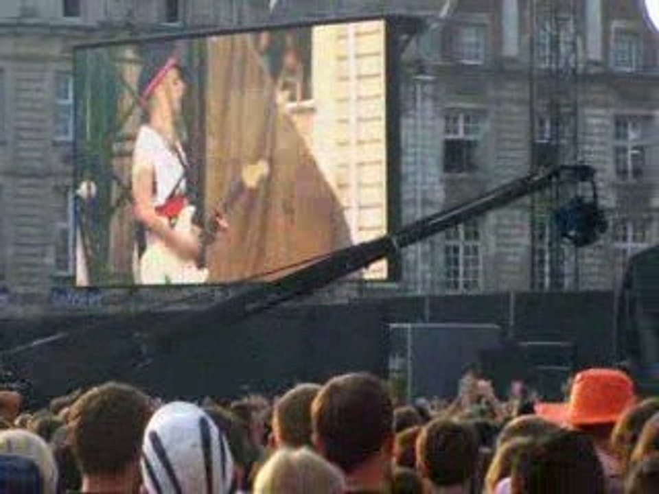 The Ting Tings Main Square 2009 SHUT UP AND LET ME GO part1