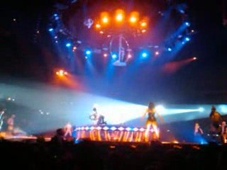 Britney Spears à Bercy 04/07 : son entrée en scène