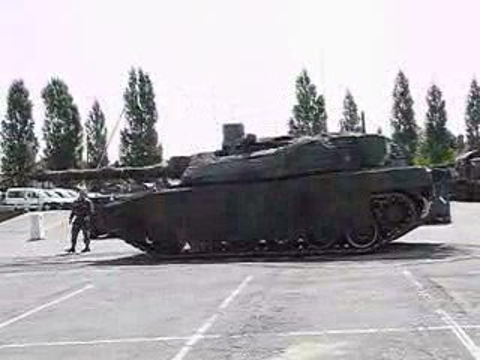 Inspection des chenilles avant la présentation dynamique