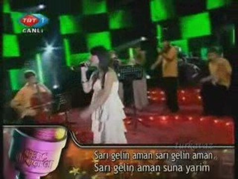 7 Samsun AGSLisesi Sarı gelin Genç Mikrofon