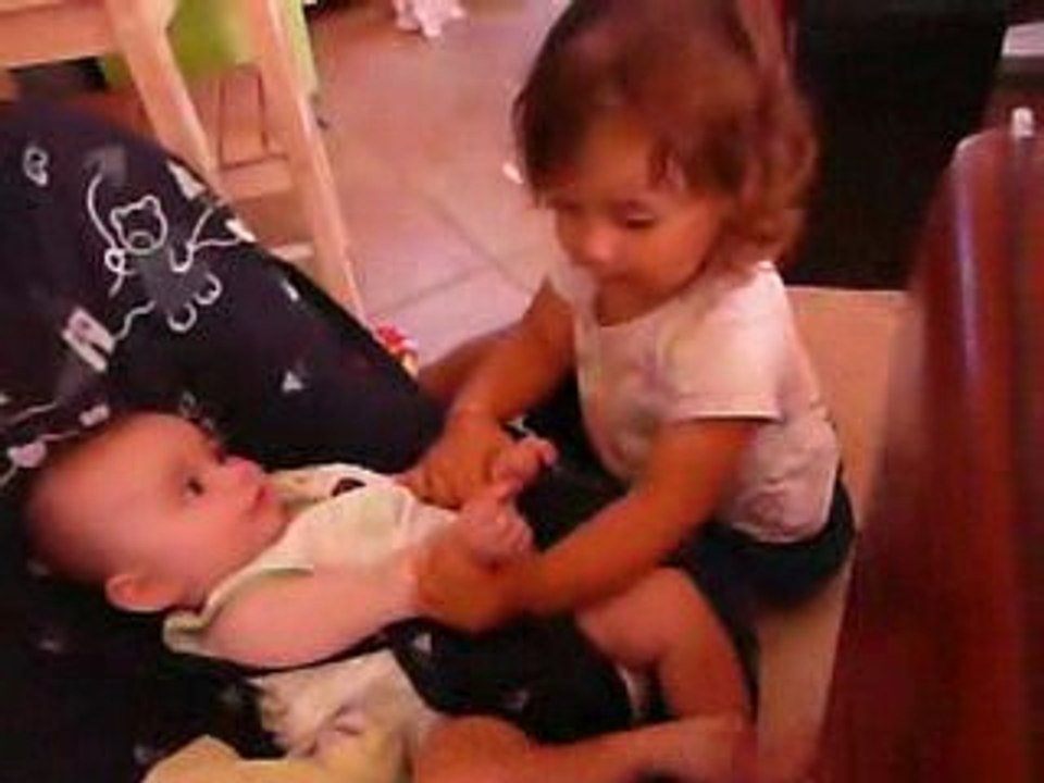 Marie et Julie dans son transat