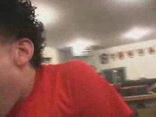 Casser une table avec son dos...