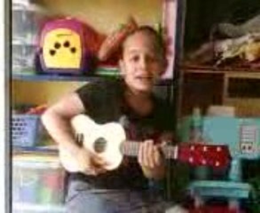 MES PETITES COUZINES QUI FOND LA GUITARE