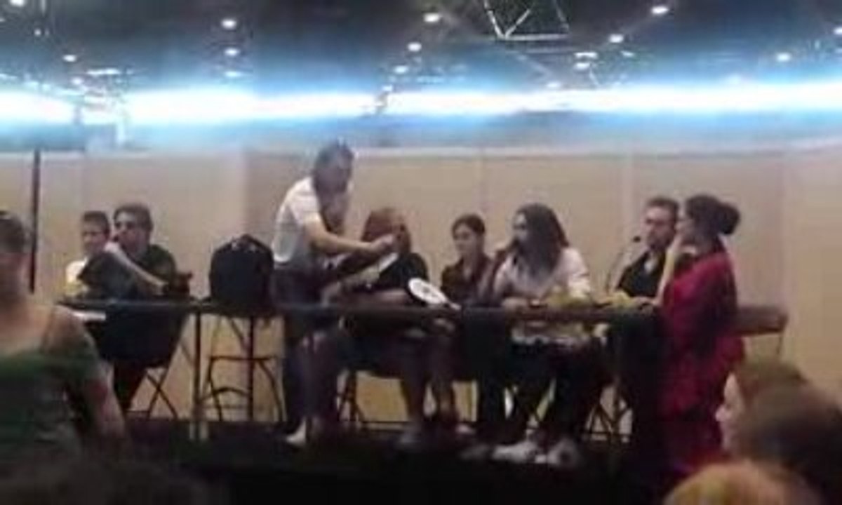 NOOB - Gaea en retard à la conférence - Japan Expo 09 Part1