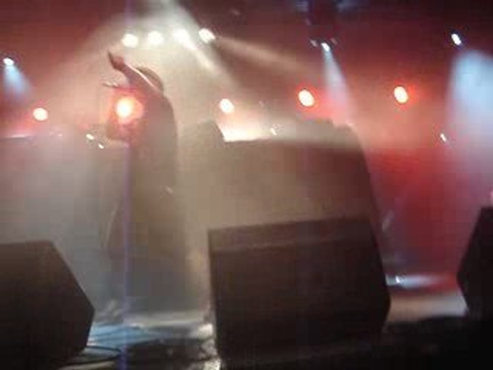 Oai Star comme un fumigene