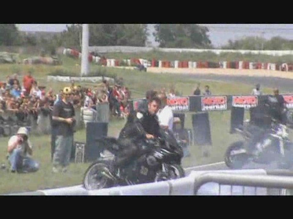 stunt bike show 2009 (motos80.skyblog.com)
