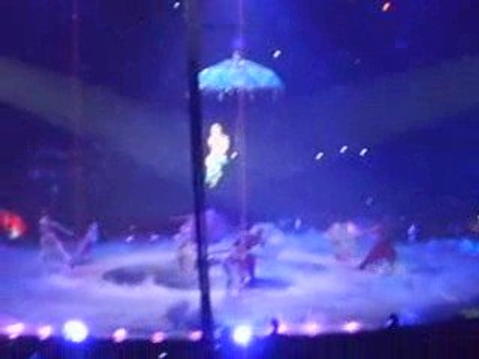 Britney Spears - Everytime - Circus tour 2009 - Paris Bercy
