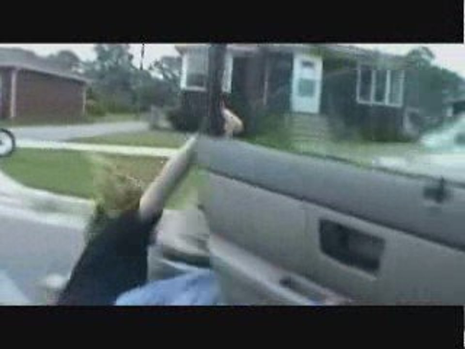DONT OPEN CAR DOOR IN TRAFFIC