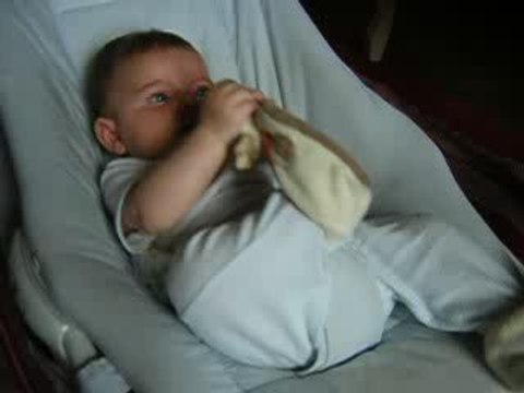 Je joue avec mes pieds