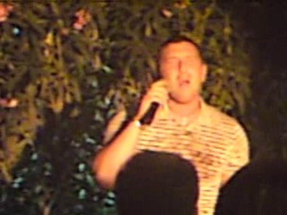 sos d'un terrien en detresse en live moi qui chante