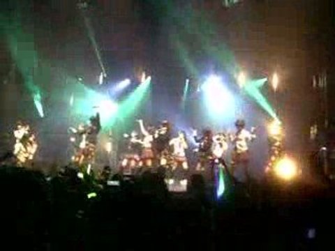AKB48 - Namida Surprise (Japan Expo 2009)