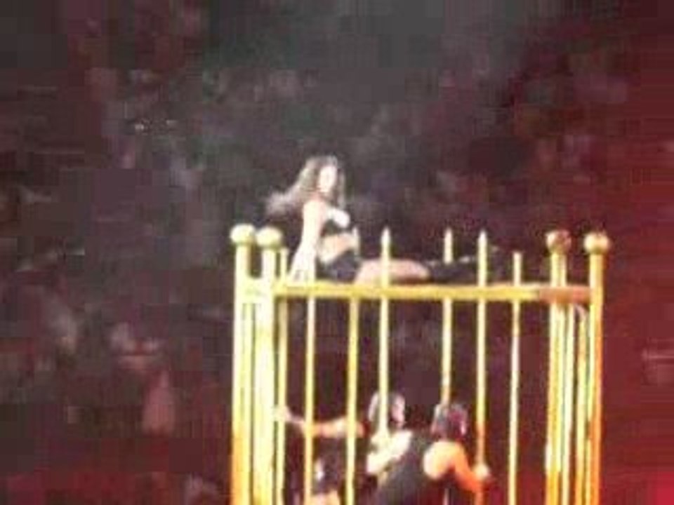 BRiTNEY SPEARS "THE CiRCUS STARRiNG" BERCY o6/o7/2oo9