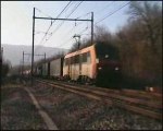 Une BB 26000 sur un train de containers à Talissieu