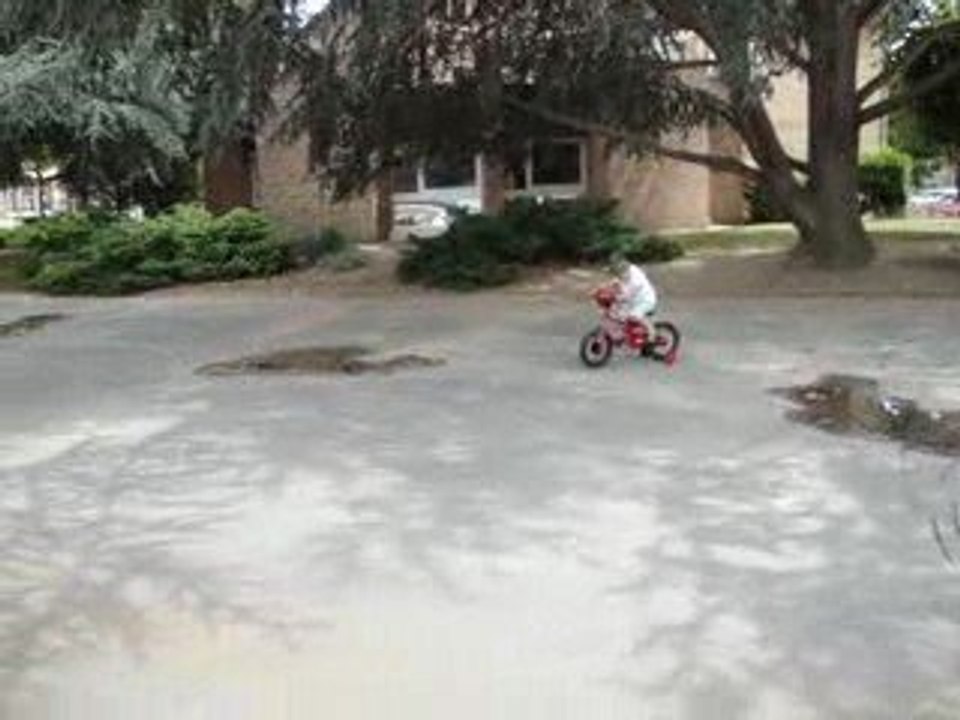 matheo fait du velo