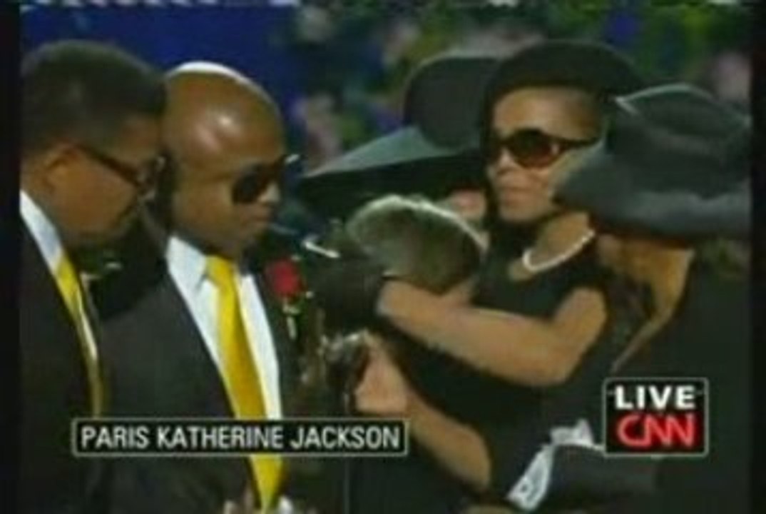 Paris Jackson Cries at Michael Jackson Memorial