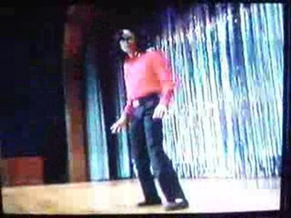 MICHAEL JACKSON : donne une lecon de danse