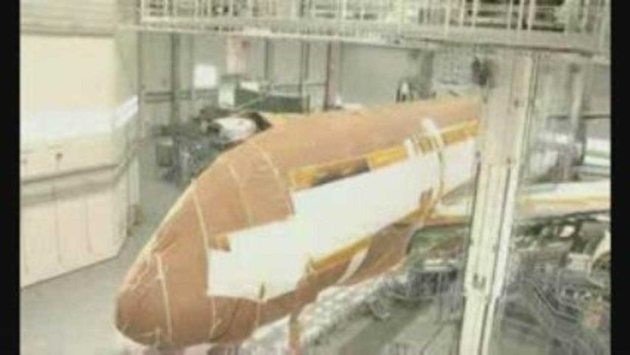 PEINTURE DE L'AIRBUS A380 QANTAS A HAMBOURG.
