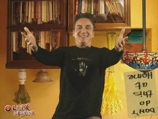 O Lume Nebuna 13, Elefantul gay si homo