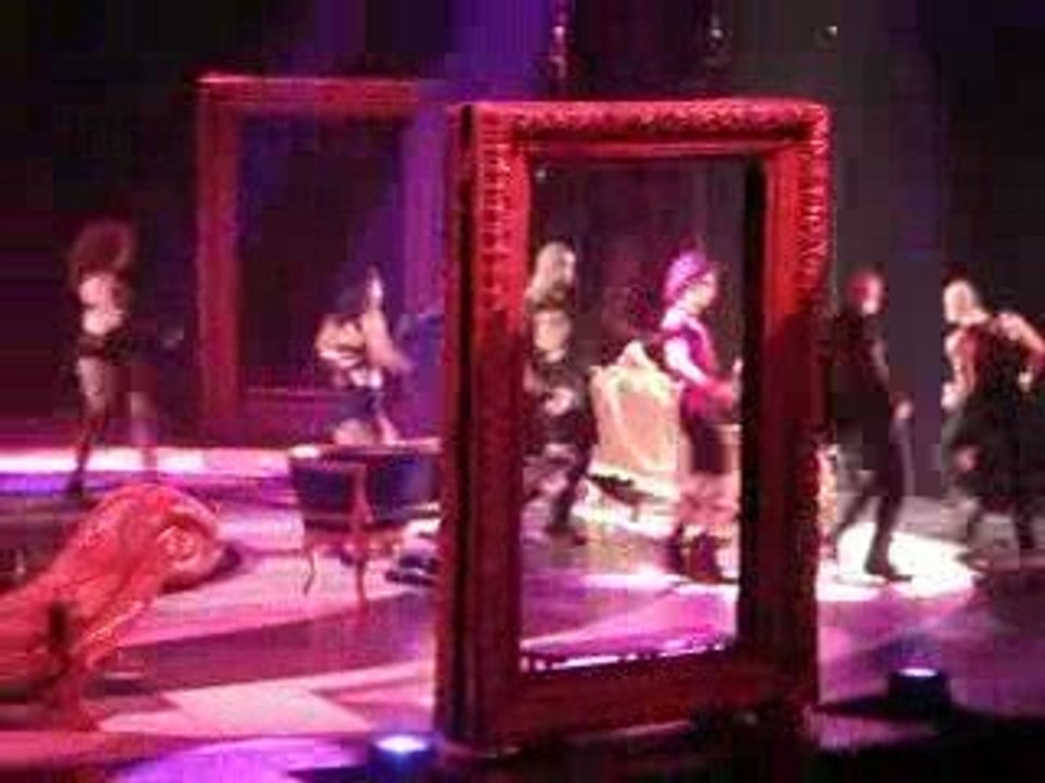 BRITNEY SPEARS " Freakshow/Get naked " - PARIS -6/7/09 (3/7)