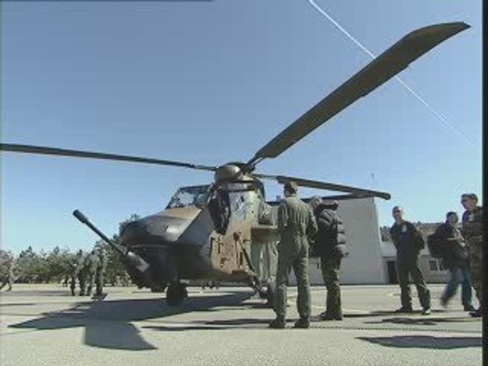 Exercice d'hélicoptères européens dans les Alpes françaises
