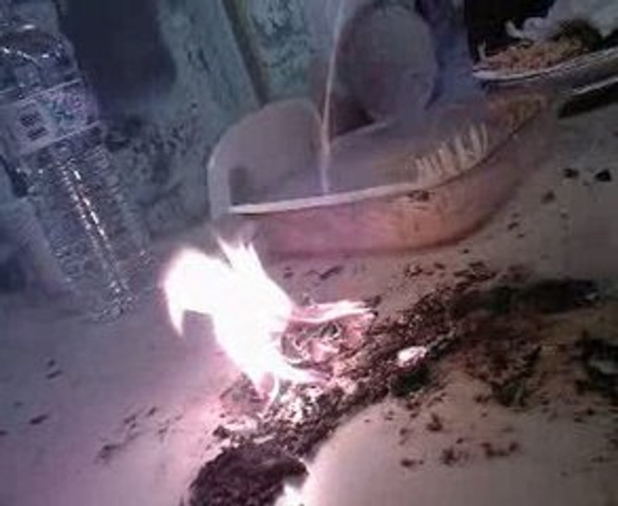 En extase devant une table qui brûle ...