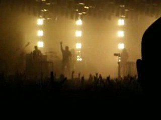 I'm afraid of americans, NIN Wave Goodbye live in Paris