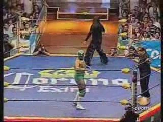 Cuervo, Escoria, Ozz vs Wagner Jr., Parka Jr., Super Fly