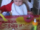 Aurélien 18 Mois mange