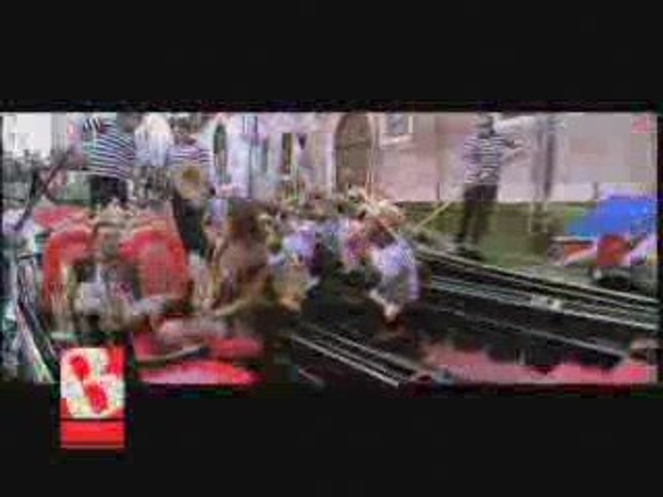Kareena akshay hot on screen