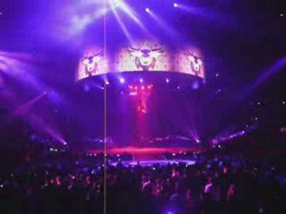 Britney Spears  intro sweet dream +  Freakshow le 04.07.2009