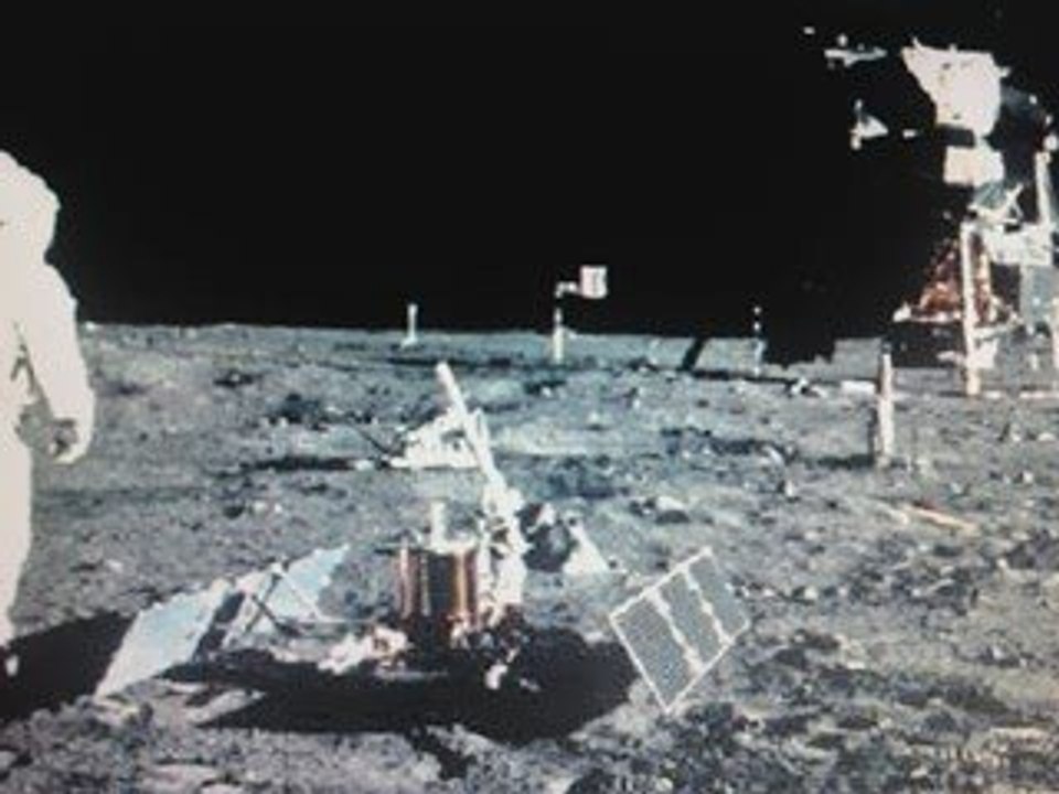 We never flew to the moon Video