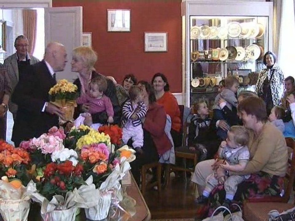 Le Cateau: des fleurs pour toutes les mamans de l'année
