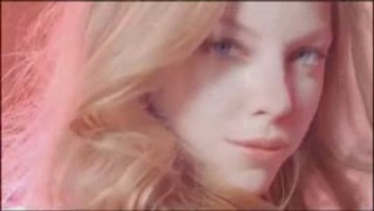 pub Scarlett Cacharel 2009