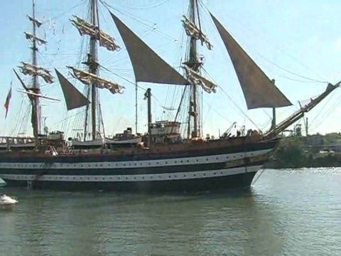 Armada de Rouen 2008 départ de l'Amérigo Vespucci