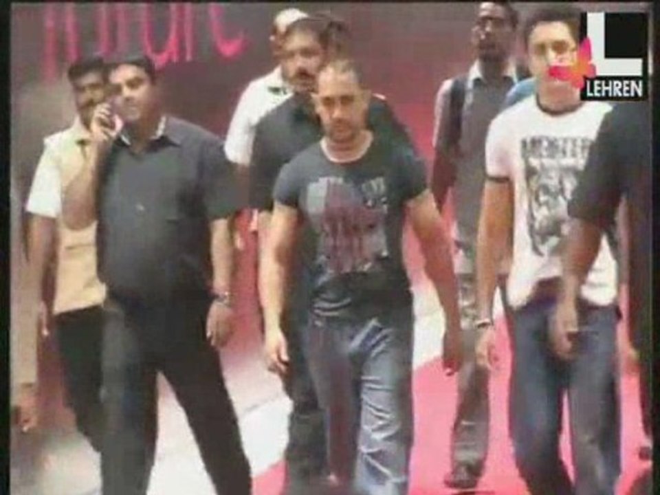 Aamir & Imran Khan ready for a stage