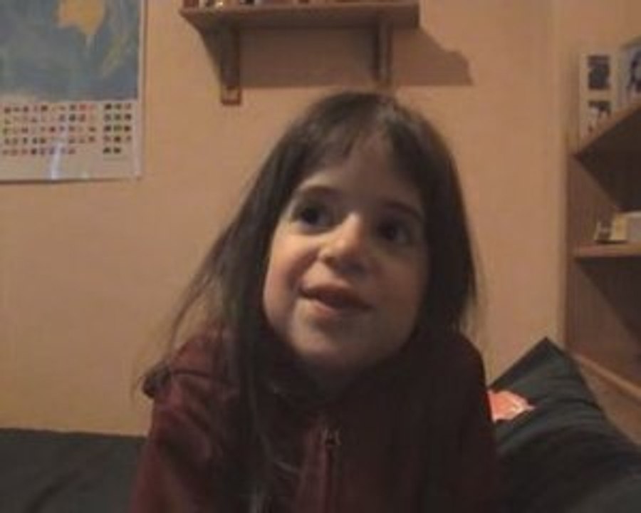 Une petite fille trop forte!