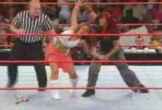 RAW - Mickie James Vs Lita