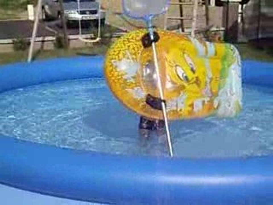 baptiste dans la piscine