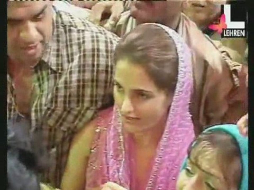Monica seeks blessing from Ganpati