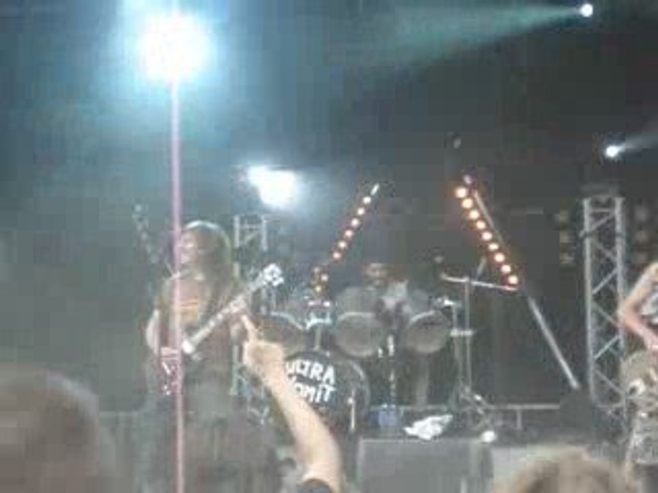 Ultra vomit (mountains of maths) live a la bathie 04/07/09